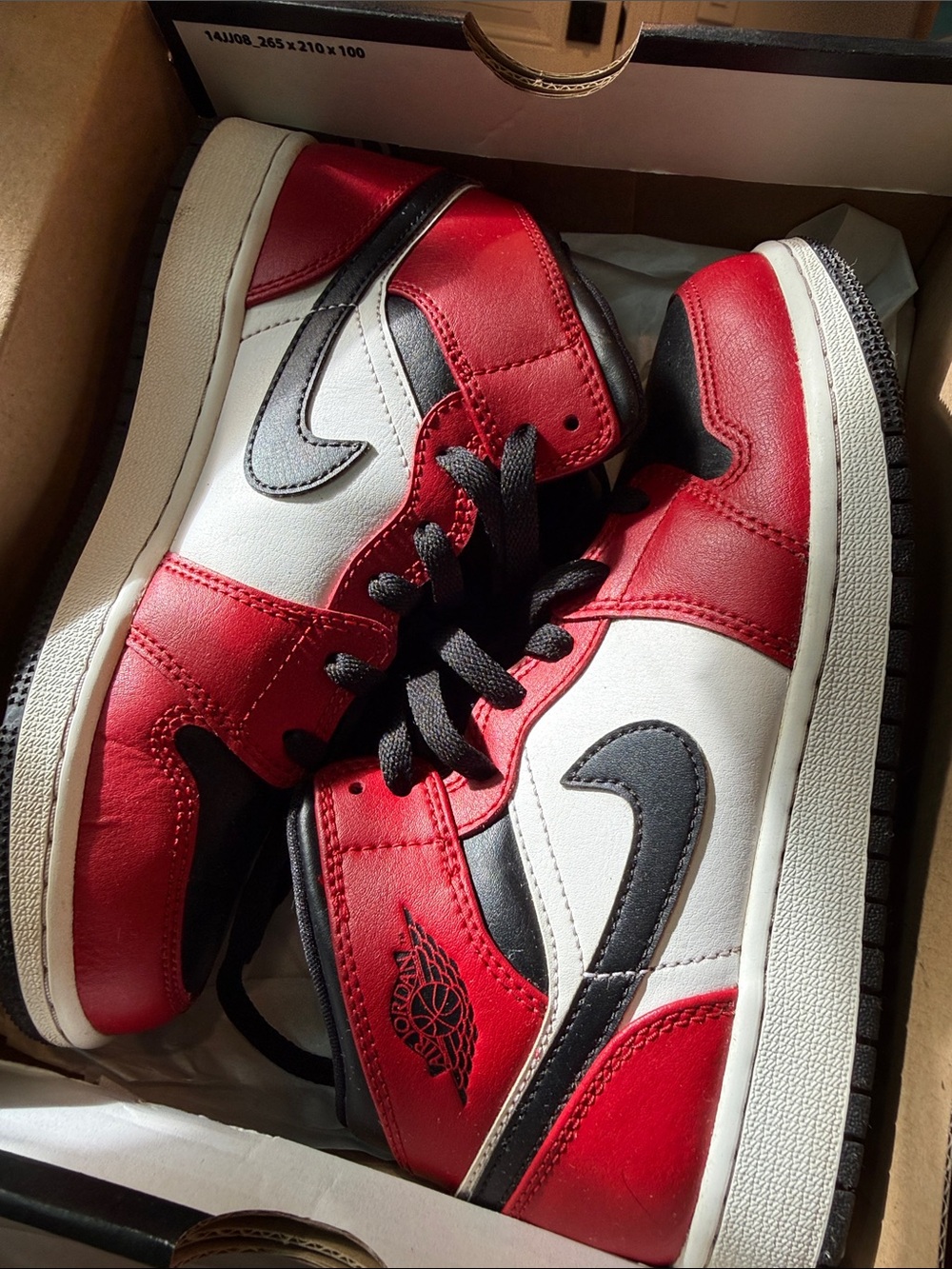 Air Jordan 1 Mid GS Chicago Black Toe 4Y 554725-069 OG Box - Women’s 5.5
